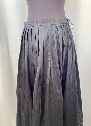 Винтажная шелковая юбка макси пышная из дикого шелка черная с серебряным узором вдоль подола в народном стиле винтаж3 фото