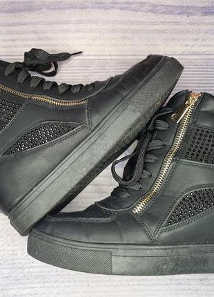 Кроссовки сникерсы