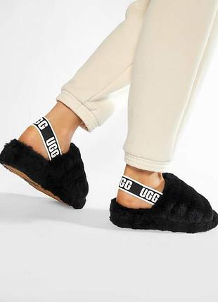 Жіночі сандалі на хутрі від ugg чорного кольору.