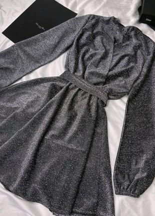 Платье женское короткое мини люрексовое на запах блестящего с поясом нарядное праздничное новогоднее на новый год корпоратив красивая черная серая бордовая8 фото