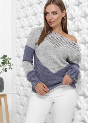 Женский вязаный свитер двухцветный размер универсальный 46-52