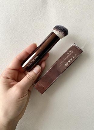 Hourglass vanish foundation brush пензлик для тону кисть