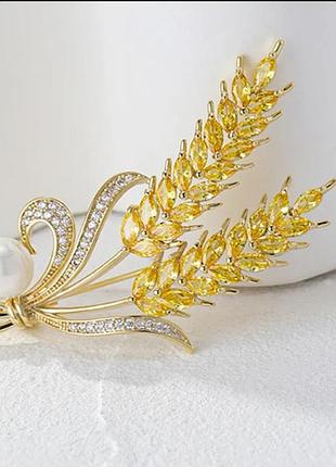 Жіноча брошка