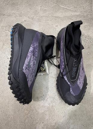 Трендовые мужские непромокаемые кроссовки nike acg mountain fly gtx black violet чёрные с сиреневым гортекс2 фото