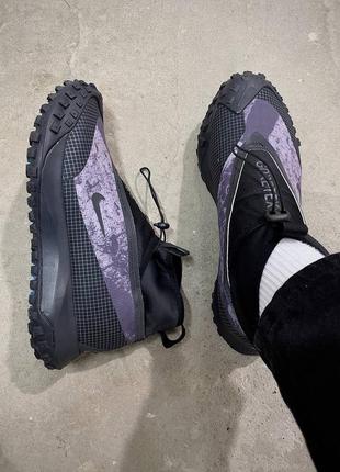Трендовые мужские непромокаемые кроссовки nike acg mountain fly gtx black violet чёрные с сиреневым гортекс10 фото