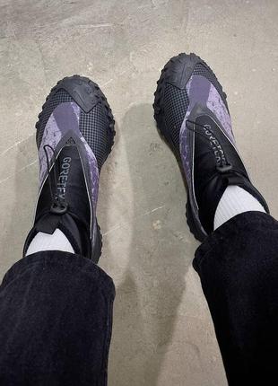 Трендовые мужские непромокаемые кроссовки nike acg mountain fly gtx black violet чёрные с сиреневым гортекс7 фото