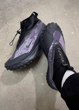 Трендовые мужские непромокаемые кроссовки nike acg mountain fly gtx black violet чёрные с сиреневым гортекс5 фото