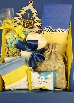 Недорогий чайний новорічний подарунковий набір "love ua" з шкарпетками р.36-403 фото