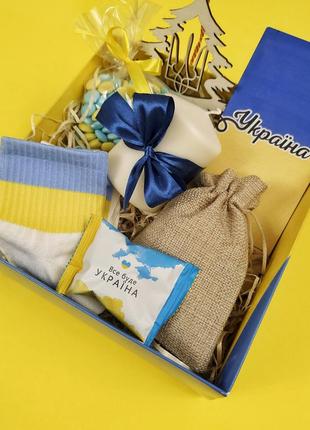 Недорогий чайний новорічний подарунковий набір "love ua" з шкарпетками р.36-405 фото