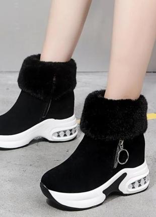 Зимові жіночі теплі чоботи