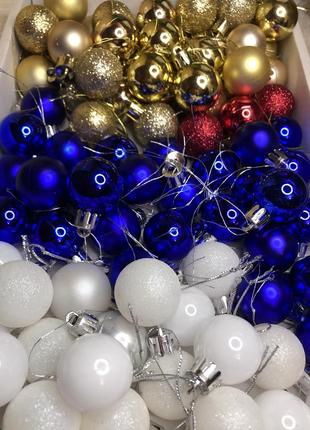 Новорічні ялинкові іграшки маленькі кульки на ялинку блискучі срібні сріблясті