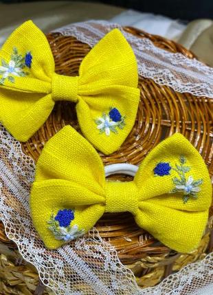 Бант с вышивкой