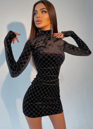 Сяюча оксамитова сукня міні з геометричним принтом3 фото
