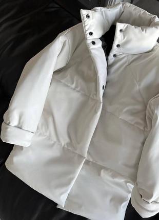 Куртка женская кожаная однонтонная оверсайз на кнопках с поясом качественная стильная трендовая молочная черная2 фото
