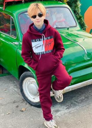 Спортивный костюм с оригиналом принтом красиво носятся не скатывается очень теплая ткань рекомендую