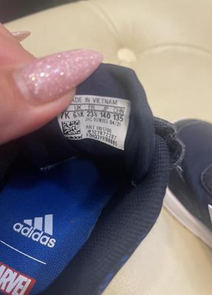 Adidas кросівки.5 фото