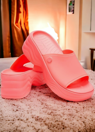 Шлепанцы crocs skyline slide
женские цвет розовый на платформе1 фото