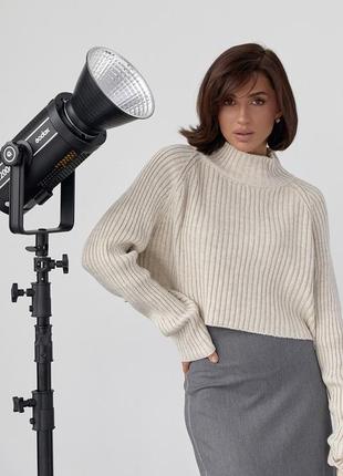 Короткий вязаный свитер в рубчик с рукавами-регланами - бежевый цвет, l (есть размеры)1 фото