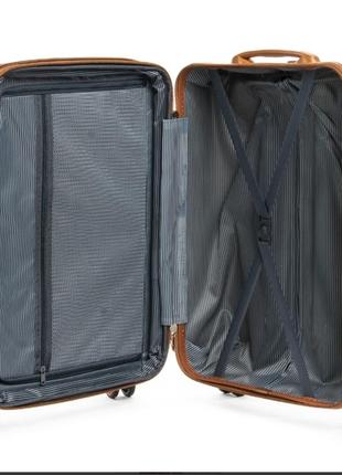 Abs пластикова дорожня валіза на 4-х колесах (комплект).4 фото