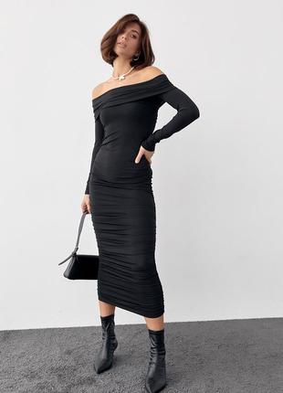 Силуэтное платье с драпировкой и открытыми плечами - черный цвет, l (есть размеры)6 фото