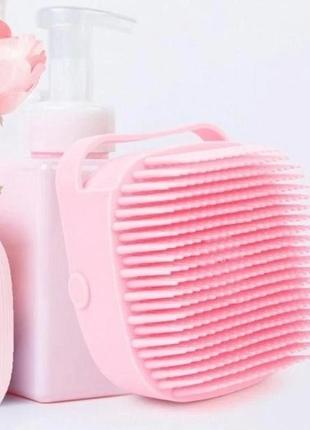 Силиконовая массажная мочалка щетка с дозатором silicone massage bath brush розовый8 фото