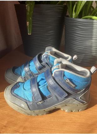 Кроссовки, ботинки от декатлон водонепроницаемы.1 фото