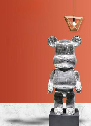 Фігурка bearbrick срібного кольору на підставці supreme 155 см. іграшка дизайнерська беарбрик. фігурка be@rbrick2 фото