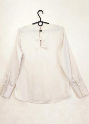 Сатинова блузка вільного крою світло-бежева блуза з довгим рукавом6 фото