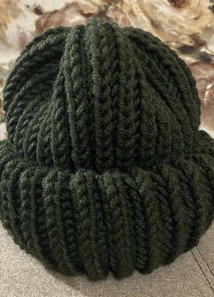 Вязаная зимняя шапка такори ручной работы , объемная шапка1 фото