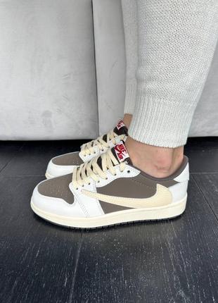 Классные женские кроссовки space air jordan 1 triple low og sp travis scott reverse mocha молочные с коричневым