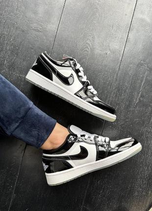 Шикарные женские кроссовки nike air jordan 1 low concord patent чёрно-белые лаковые