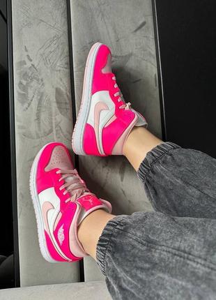 Нереальные женские кроссовки nike air jordan 1 retro high pink неоново-розовые3 фото
