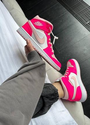 Нереальные женские кроссовки nike air jordan 1 retro high pink неоново-розовые7 фото