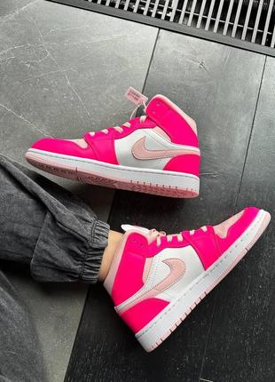Нереальні жіночі кросівки nike air jordan 1 retro high pink неоново-рожеві