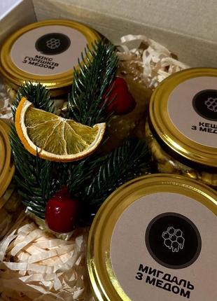 Подарунковий набір мед з горіхами | свічки | горішки з медом