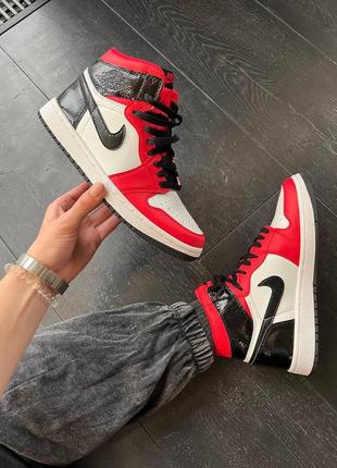 Чудові жіночі кросівки nike air jordan 1 retro high red black white червоні з чорним та білим6 фото