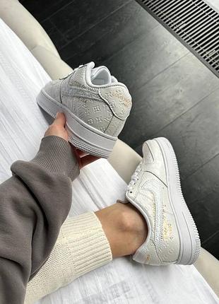 Красивые женские кроссовки nike force AIR JORDAN 1 RETRO HIGH OG BLACK PINE GREEN 2020 28.5cm белые с тиснением8 фото
