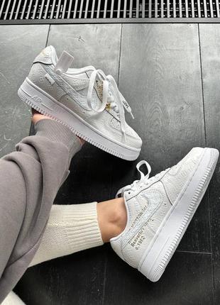Красивые женские кроссовки nike force AIR JORDAN 1 RETRO HIGH OG BLACK PINE GREEN 2020 28.5cm белые с тиснением3 фото