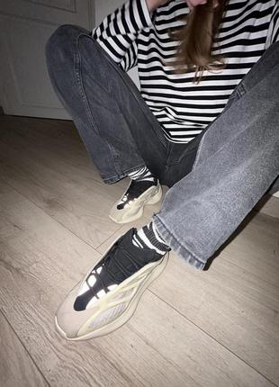 Yeezy 700v2 azael оригинал3 фото