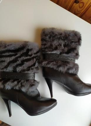 Стильные шикарные зимние черные сапоги на каблуке с мехом , 39размер