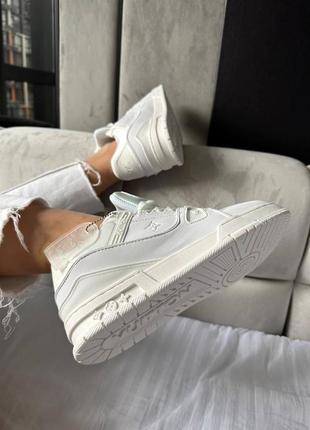 Красивейшие женские кроссовки в стиле louis vuitton trainer sneakers white белые8 фото