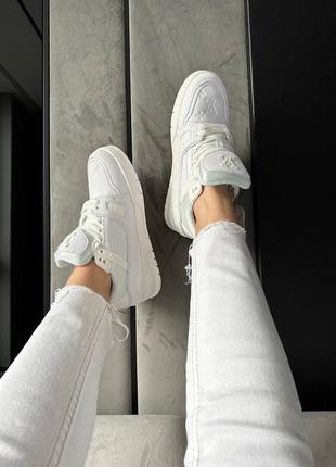 Красивейшие женские кроссовки в стиле louis vuitton trainer sneakers white белые7 фото