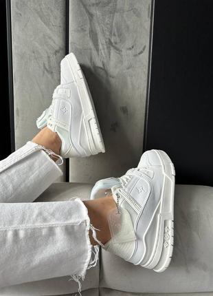 Красивейшие женские кроссовки в стиле louis vuitton trainer sneakers white белые4 фото