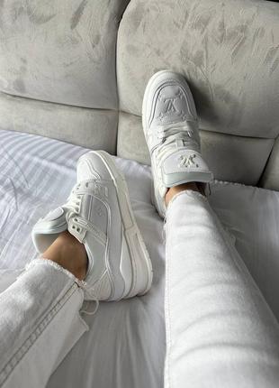 Красивейшие женские кроссовки в стиле louis vuitton trainer sneakers white белые5 фото