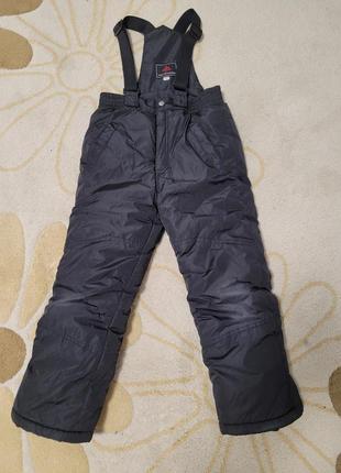 Черные лыжные брюки полукомбинезон 128 см, в красивом состоянии1 фото
