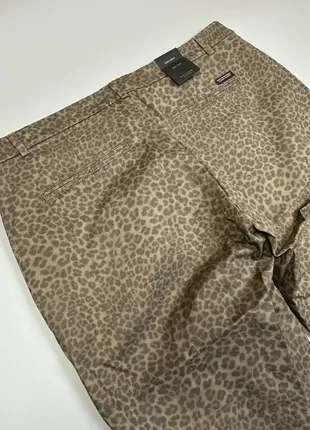 Женские брюки чинос расцветка леопард коричневые scotch&soda 31x323 фото