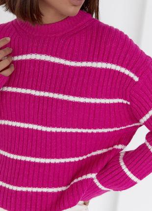 Женский вязаный свитер оверсайз в полоску - фуксия цвет, l (есть размеры)4 фото