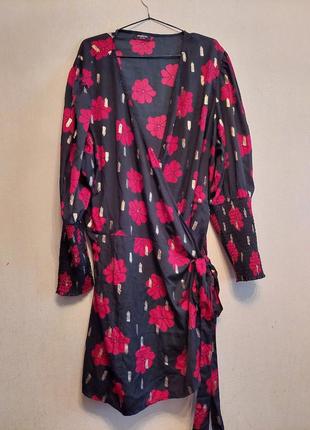 Черное батал мини-платье с запахом и цветочным принтом simply(размер 24-28)10 фото