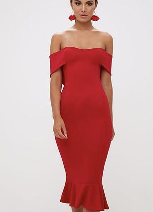 Эффектное, красное платье-рыбка