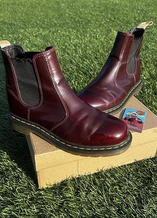 Женские кожаные ботинки dr. martens vegan 2976 chelsea 14601 фото